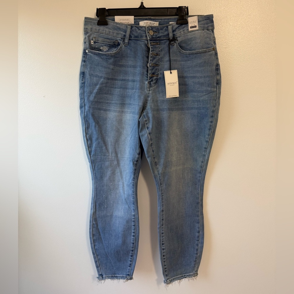 Judy Blue Light Wash Ankle Jeans